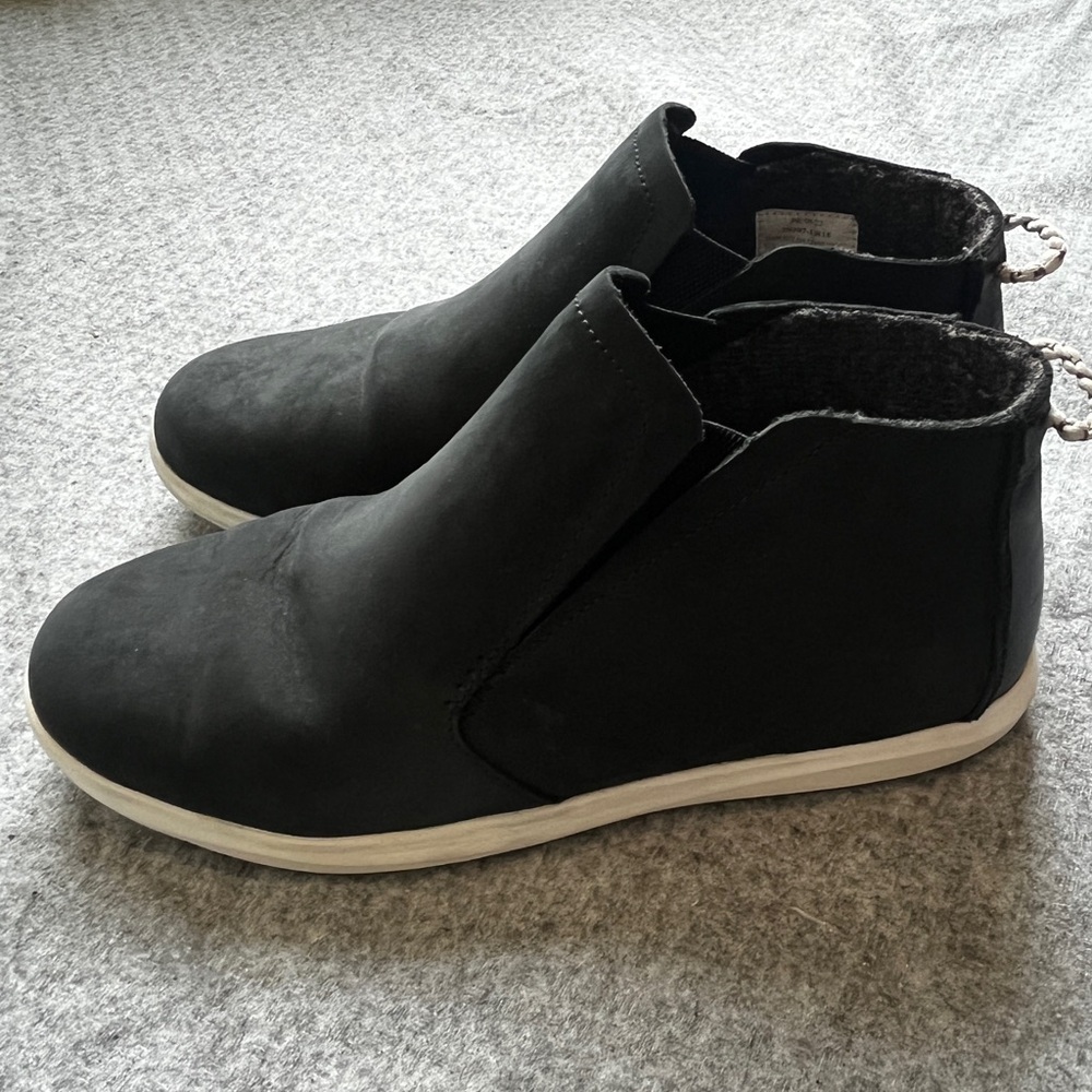 OluKai Hawai‘iloa Manu Hope, sneaker boots Sz 9.5 Black